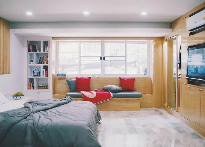 Appartamento Double Studio, Private Bath, Shared Kitchen With Local Family By Pillows & Purrs Bangkok